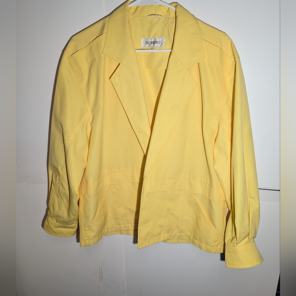 vintage yellow jacket from the brand Domino. Size 12